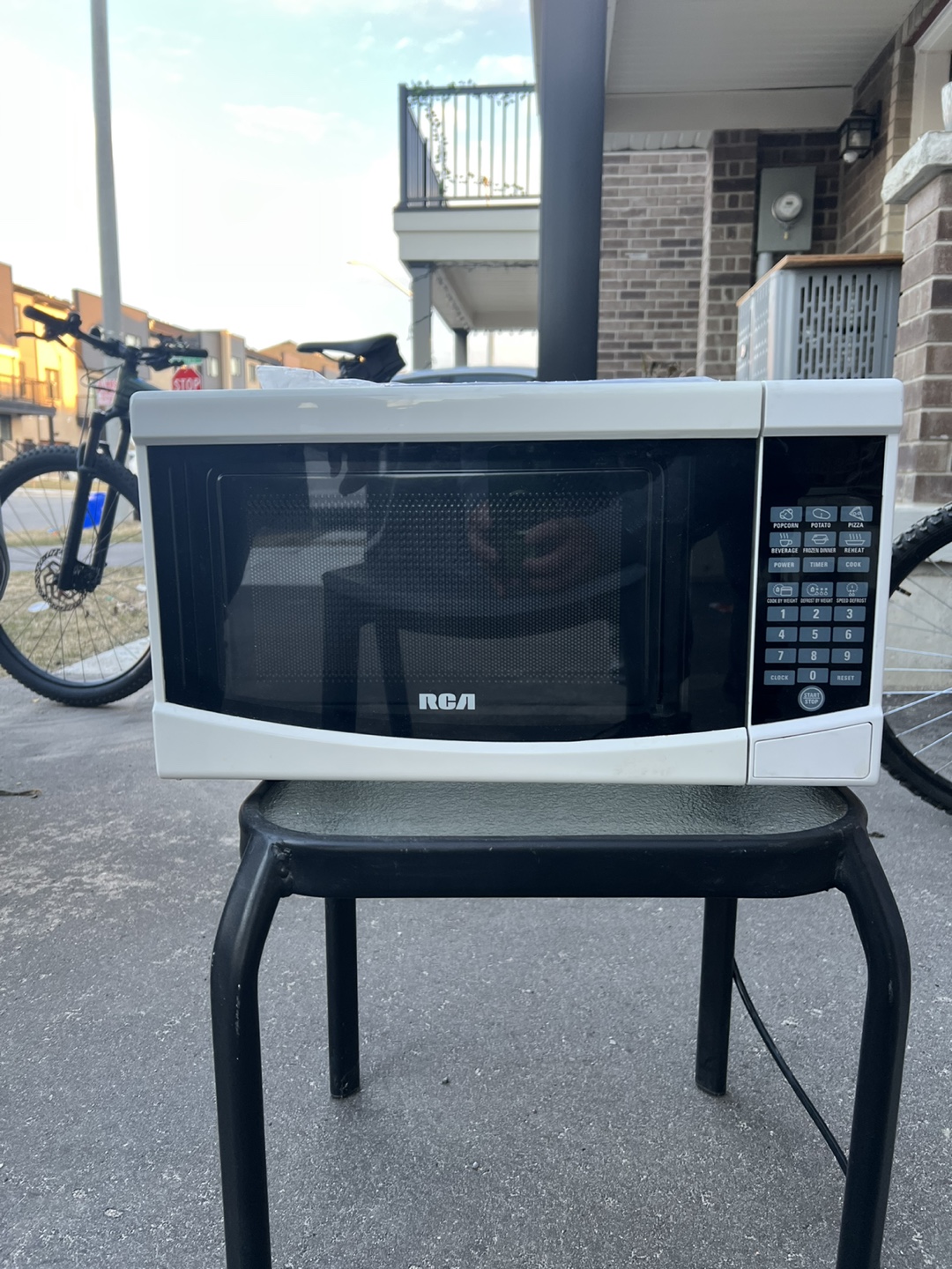 RCA Microwave - Excellent Condition - photo 2