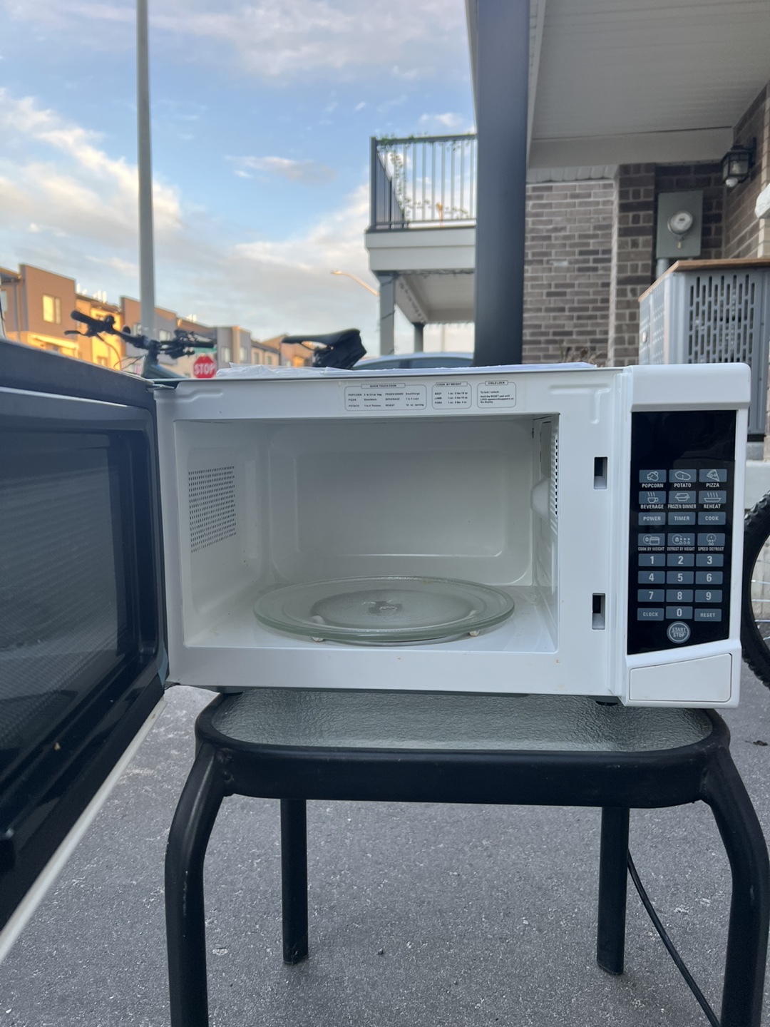 RCA Microwave - Excellent Condition