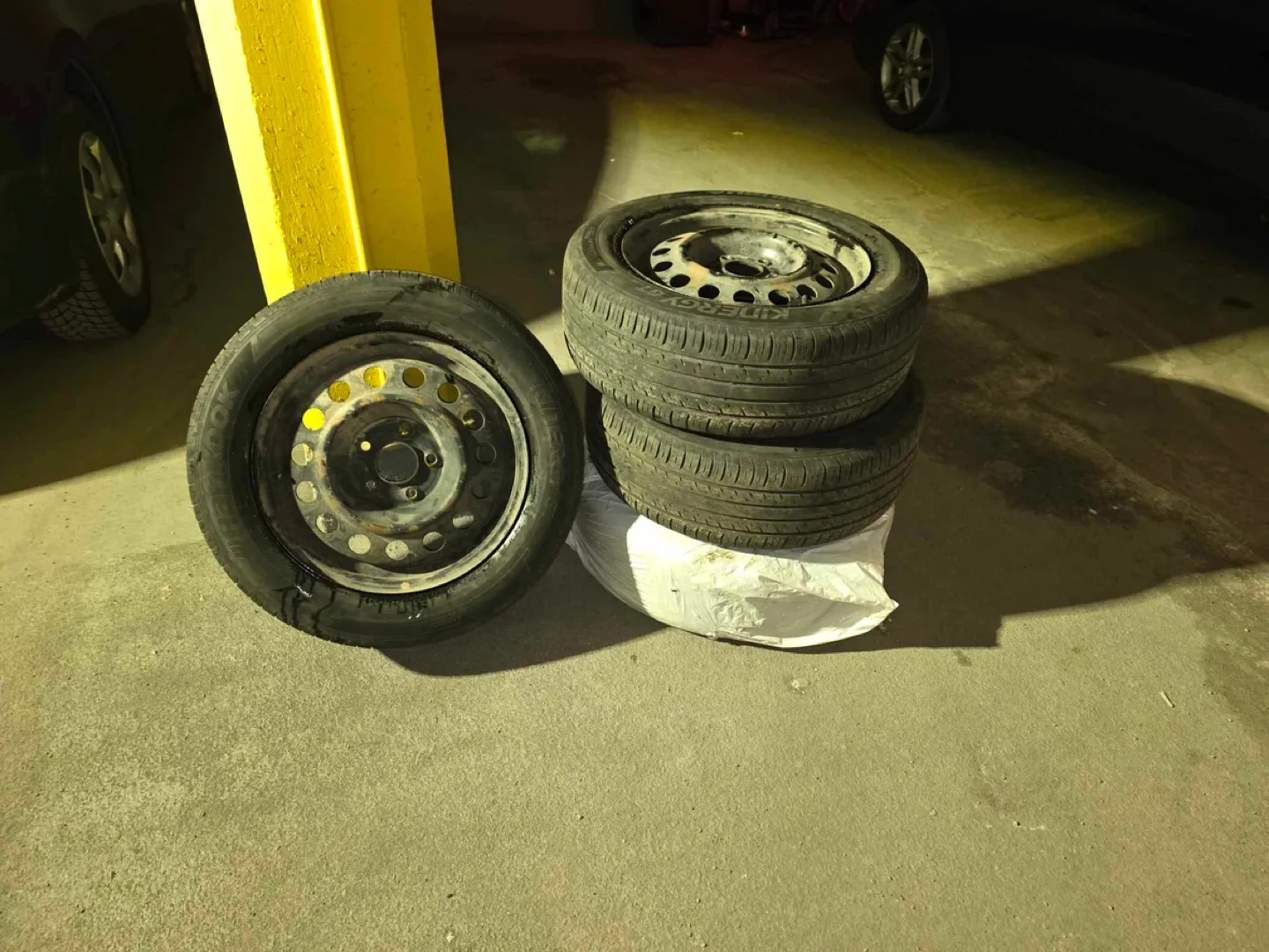 Used 205/60R16 92H Uniroyal Tires and Steel Wheels (Set of 4) image indicator(6)