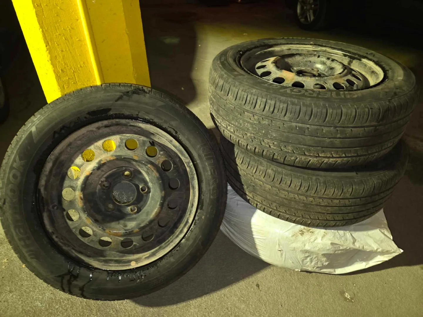 Used 205/60R16 92H Uniroyal Tires and Steel Wheels (Set of 4) image indicator(9)