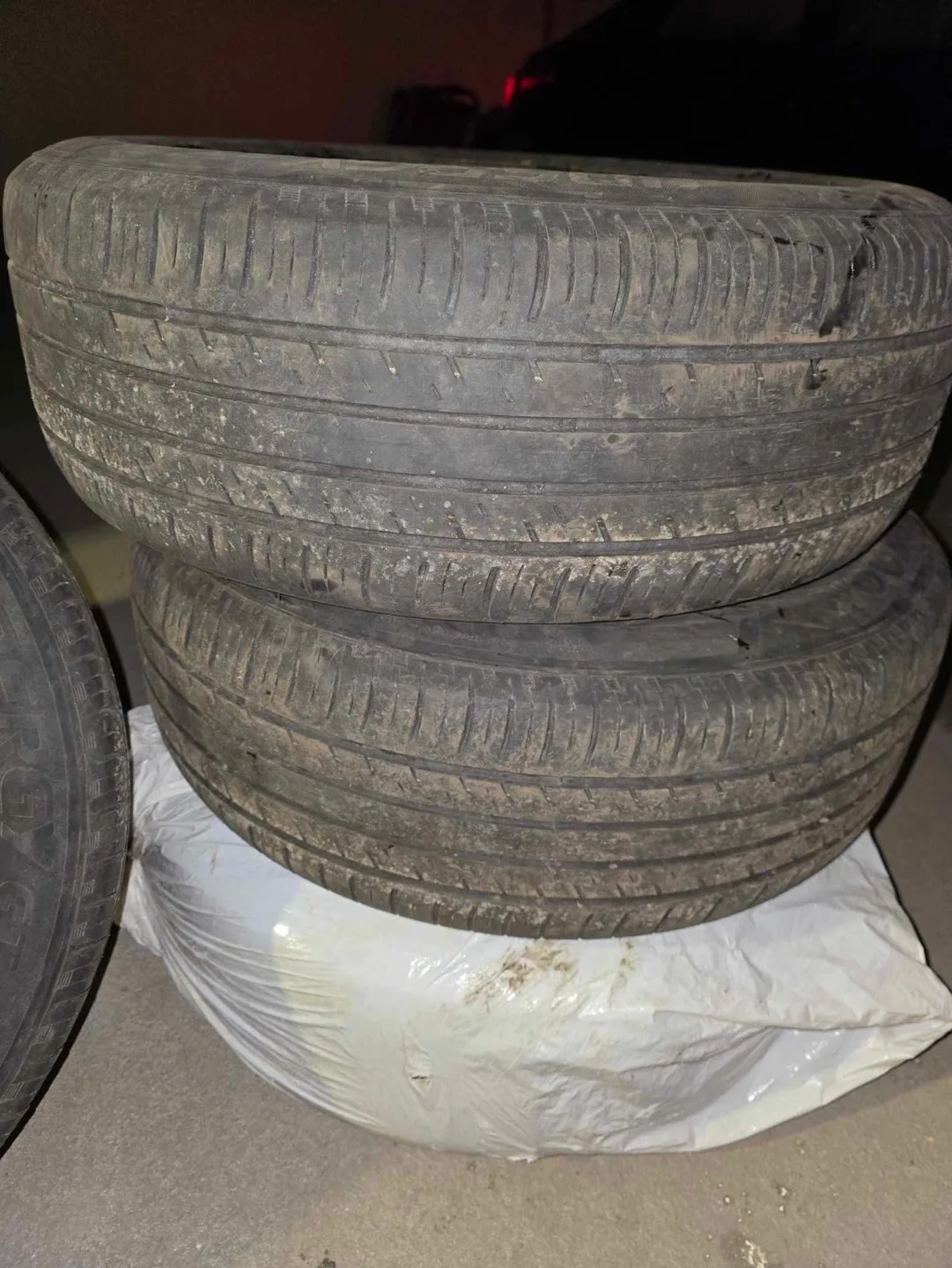 Used 205/60R16 92H Uniroyal Tires and Steel Wheels (Set of 4) image indicator(8)