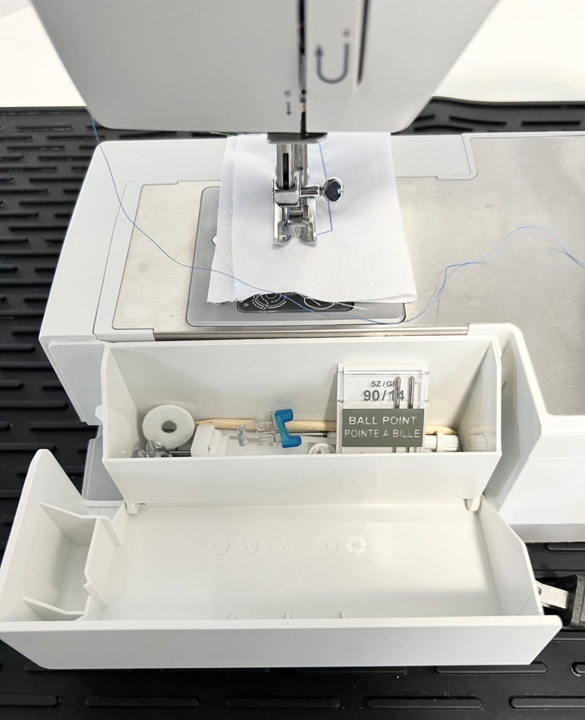 Singer Scholastic Sewing Machine - photo 5