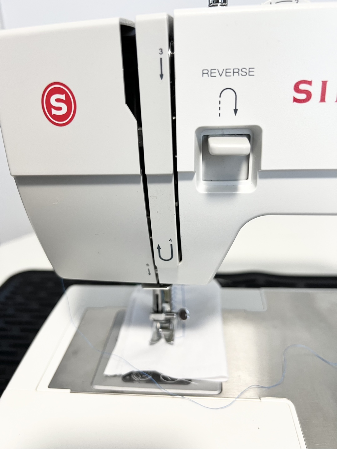 Singer Scholastic Sewing Machine - photo 3
