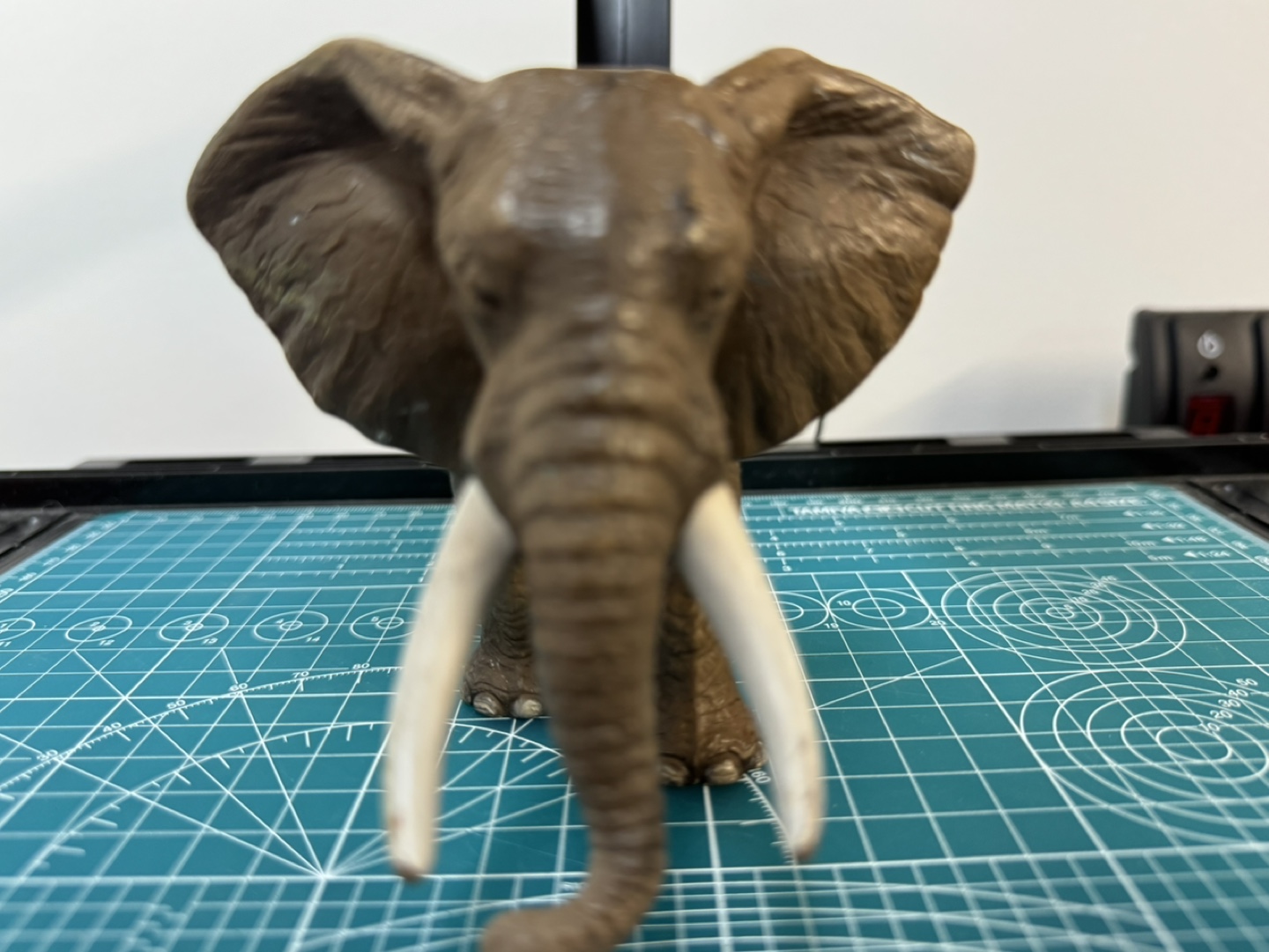LARGE elephant figurine - photo 2