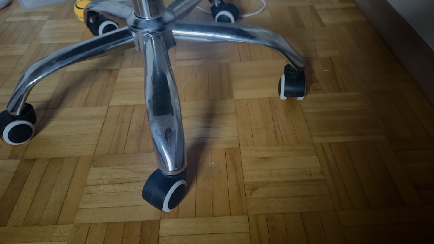 Chair with working wheels - photo 4