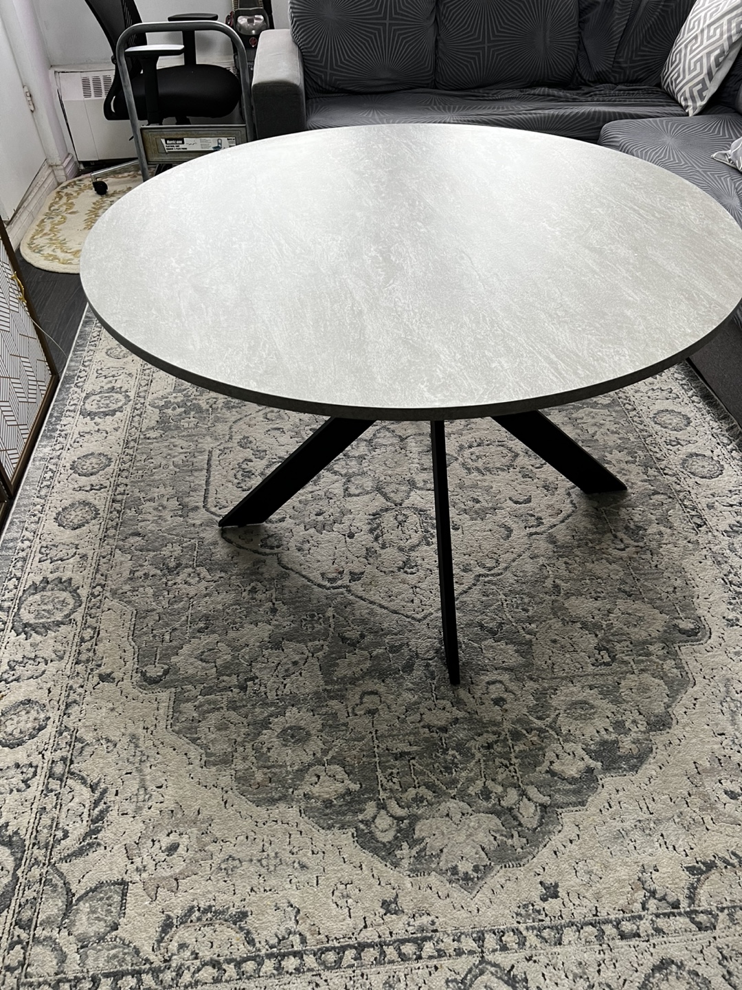Round dining, Table