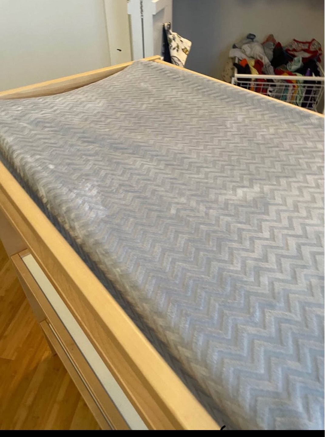IKEA Gulliver Changing Table with Two Shelves - photo 2