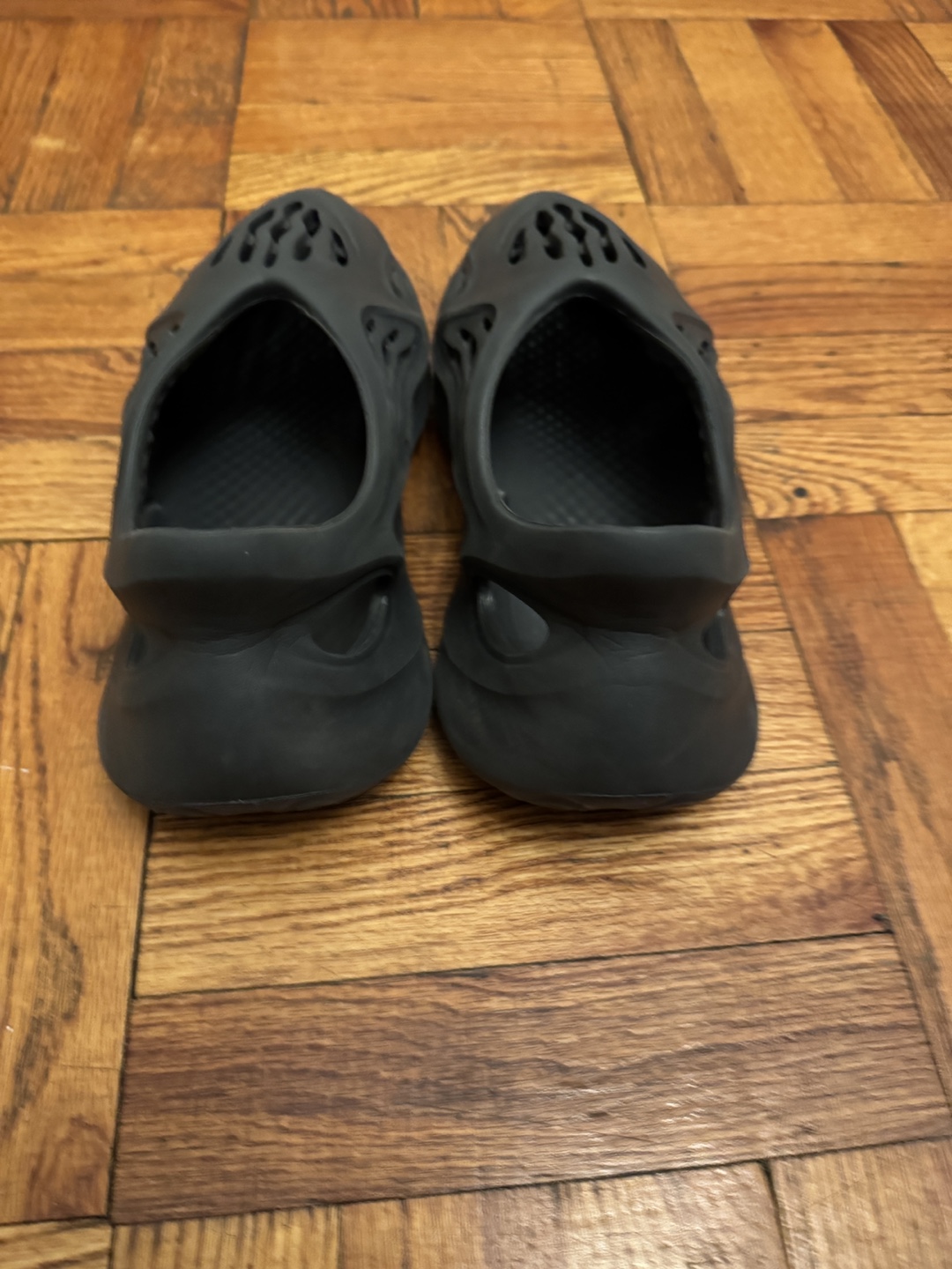 Foam RNNR Slides, fits like 9. No box. - photo 3