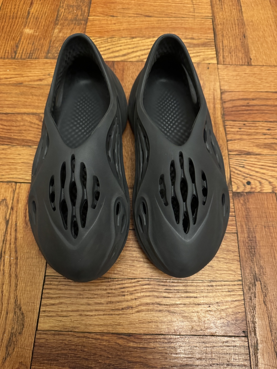 Foam RNNR Slides, fits like 9. No box.