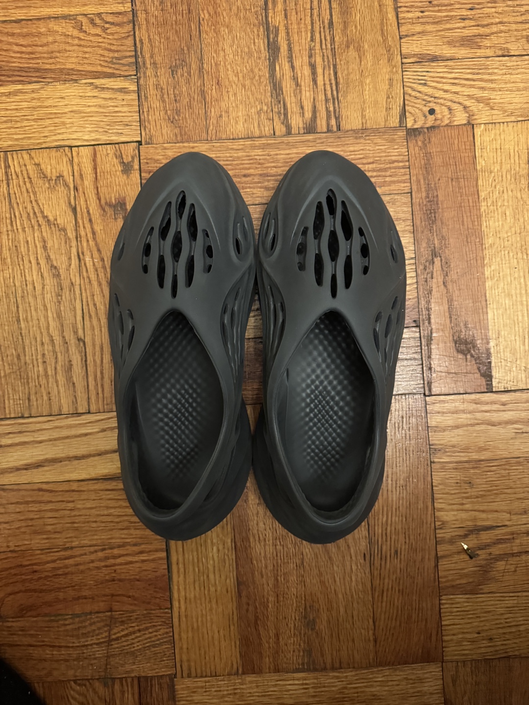 Foam RNNR Slides, fits like 9. No box. - photo 2