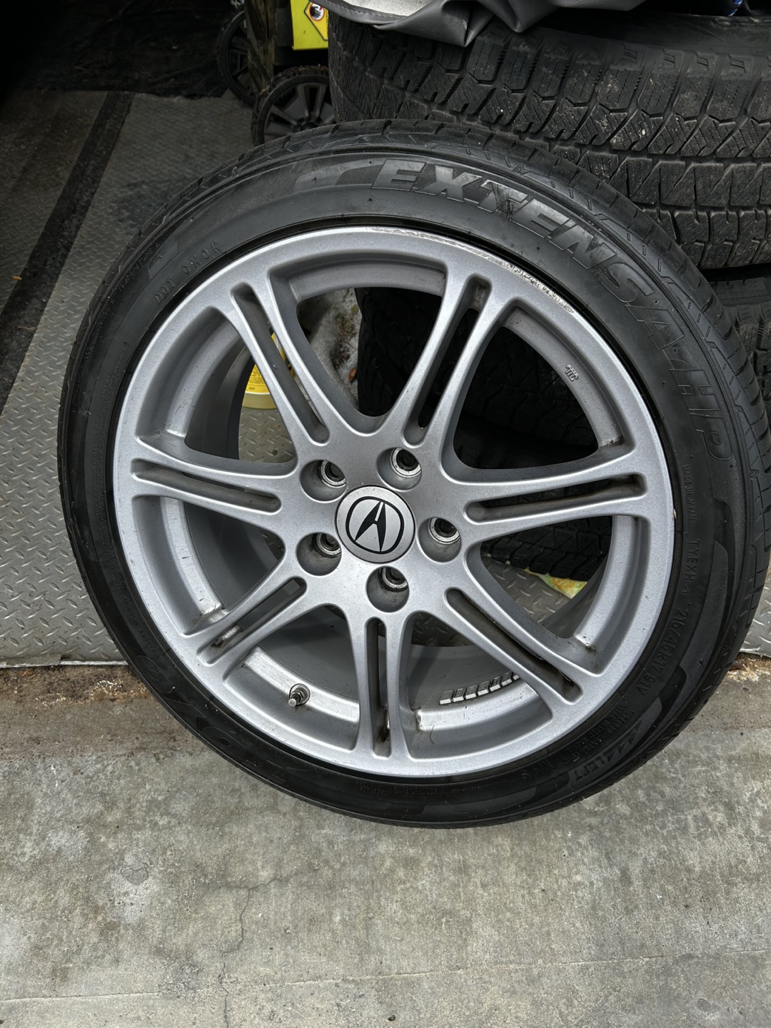 Used Acura 17" Alloy Wheel with Tire (x4) + wheel bags