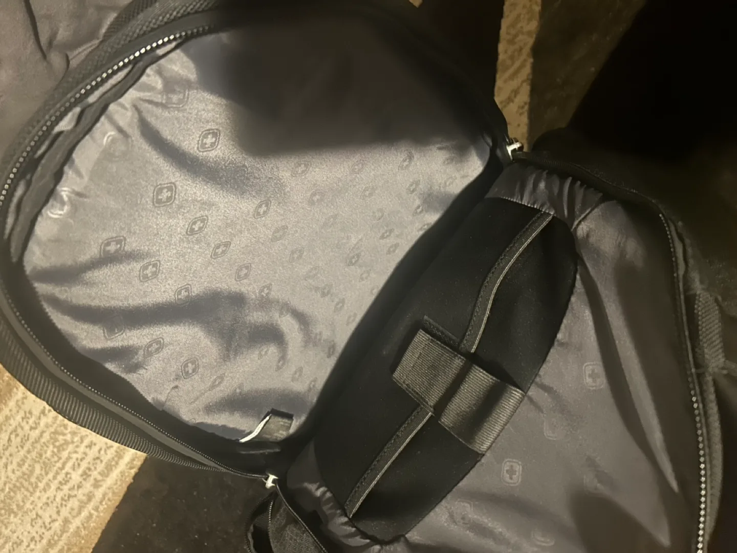 Swiss Gear Black Backpack image indicator(7)