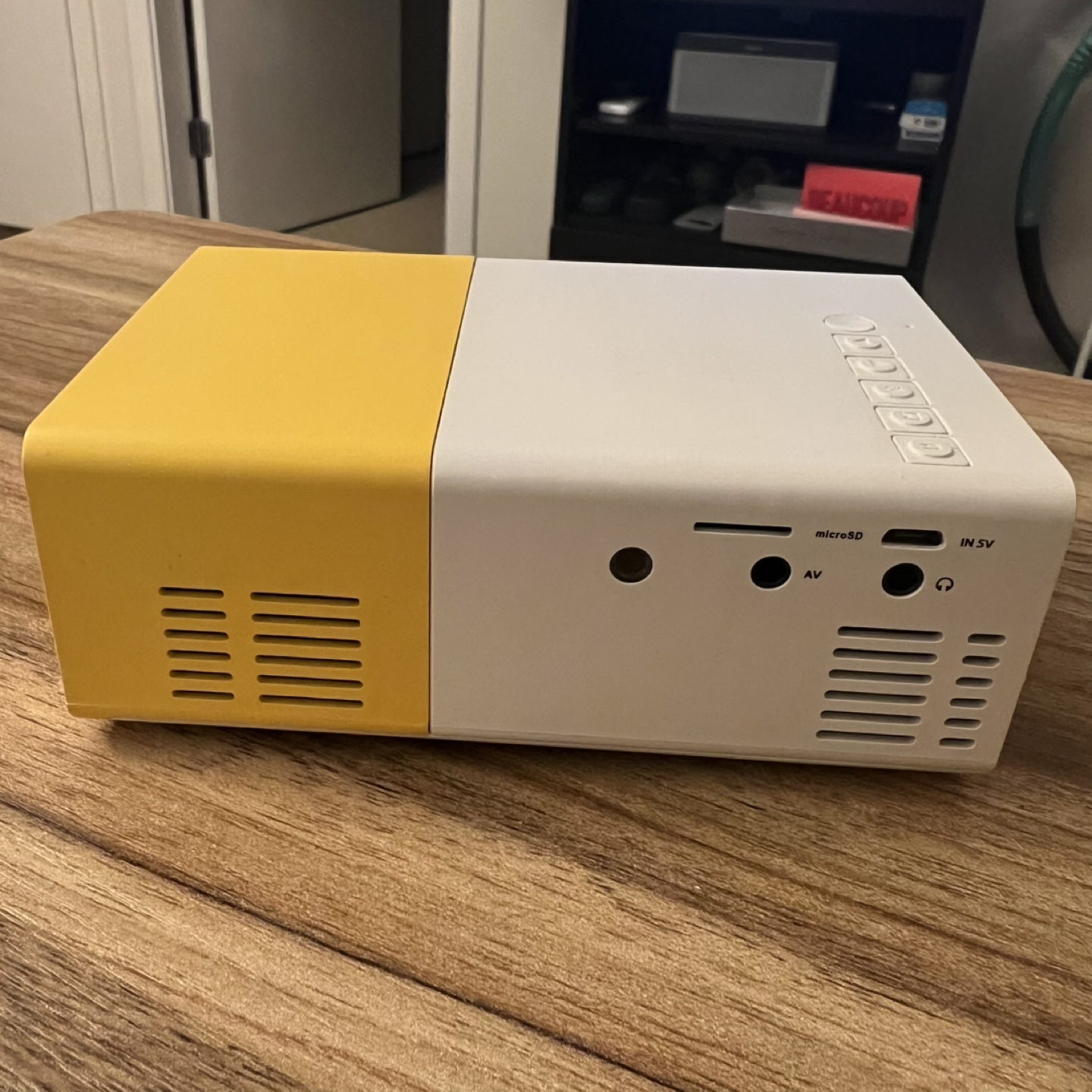 💚Mini Portable Projector - Yellow and White - photo 3