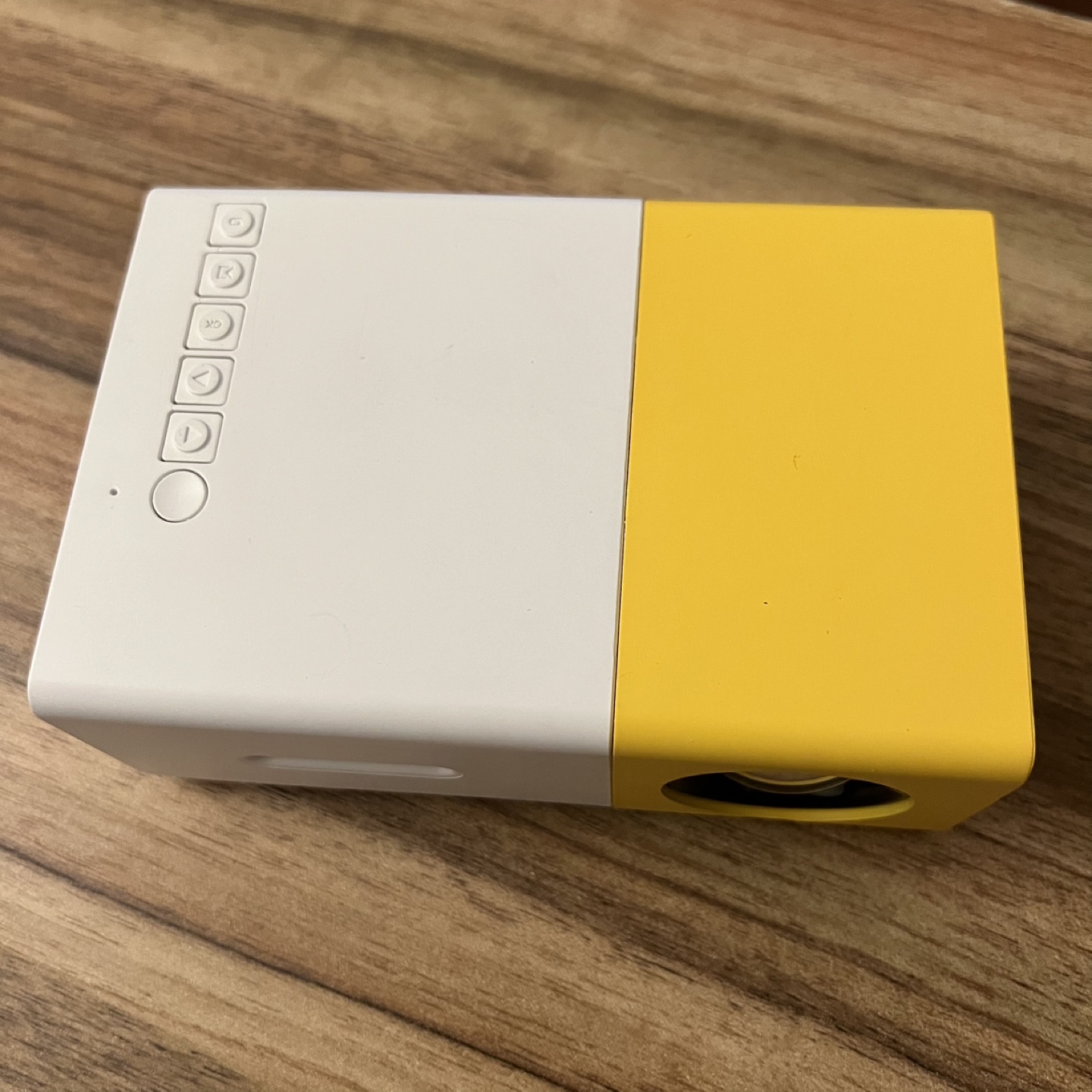 💚Mini Portable Projector - Yellow and White - photo 4