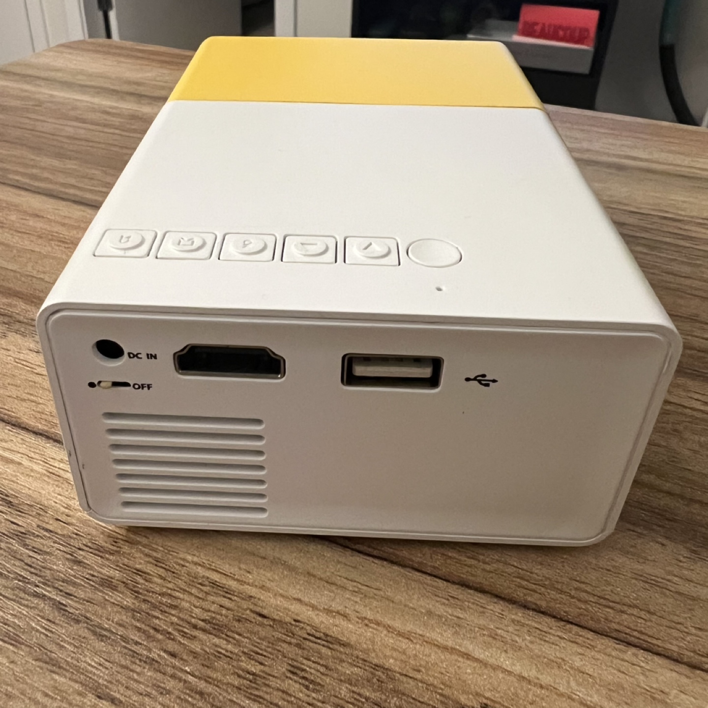 💚Mini Portable Projector - Yellow and White - photo 2