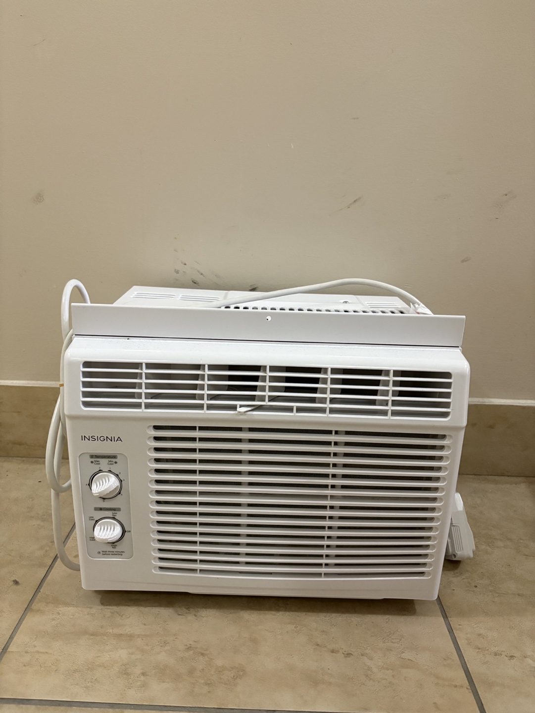 Insignia 5,000 BTU Window Air Conditioner - photo 2
