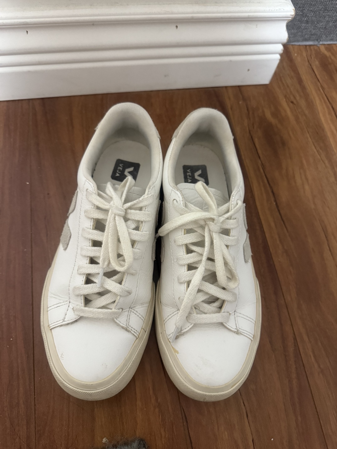 VEJA Esplar Leather Sneakers