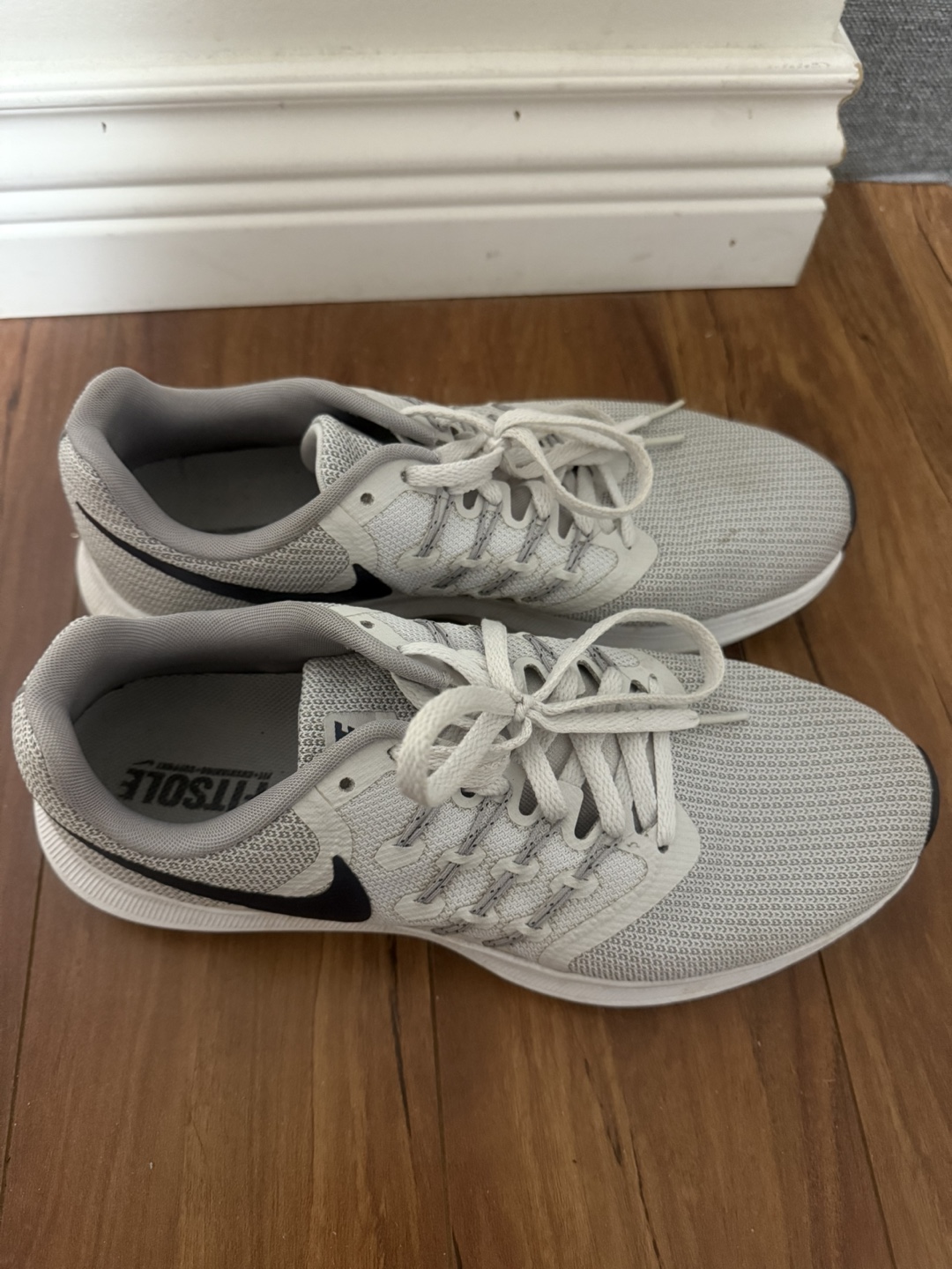 Women's Nike Running Shoes - Size 8 - photo 2