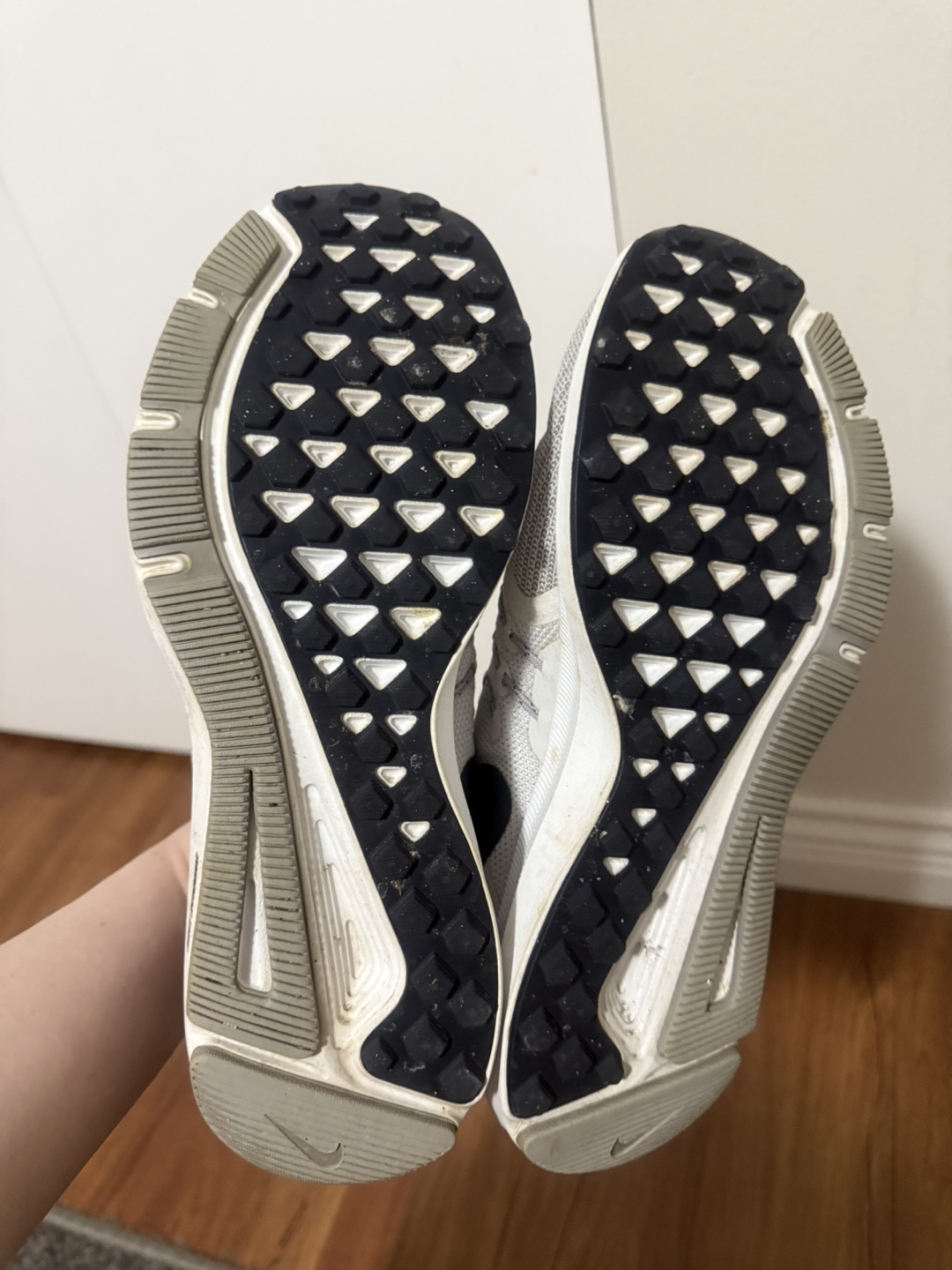 Women's Nike Running Shoes - Size 8 - photo 3