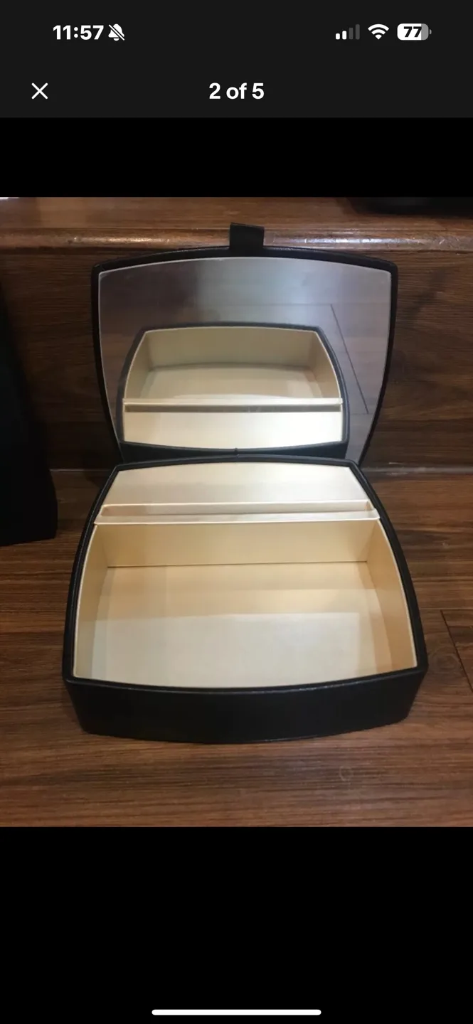 Chanel Sublimage Beauty Case with mirror image indicator(2)