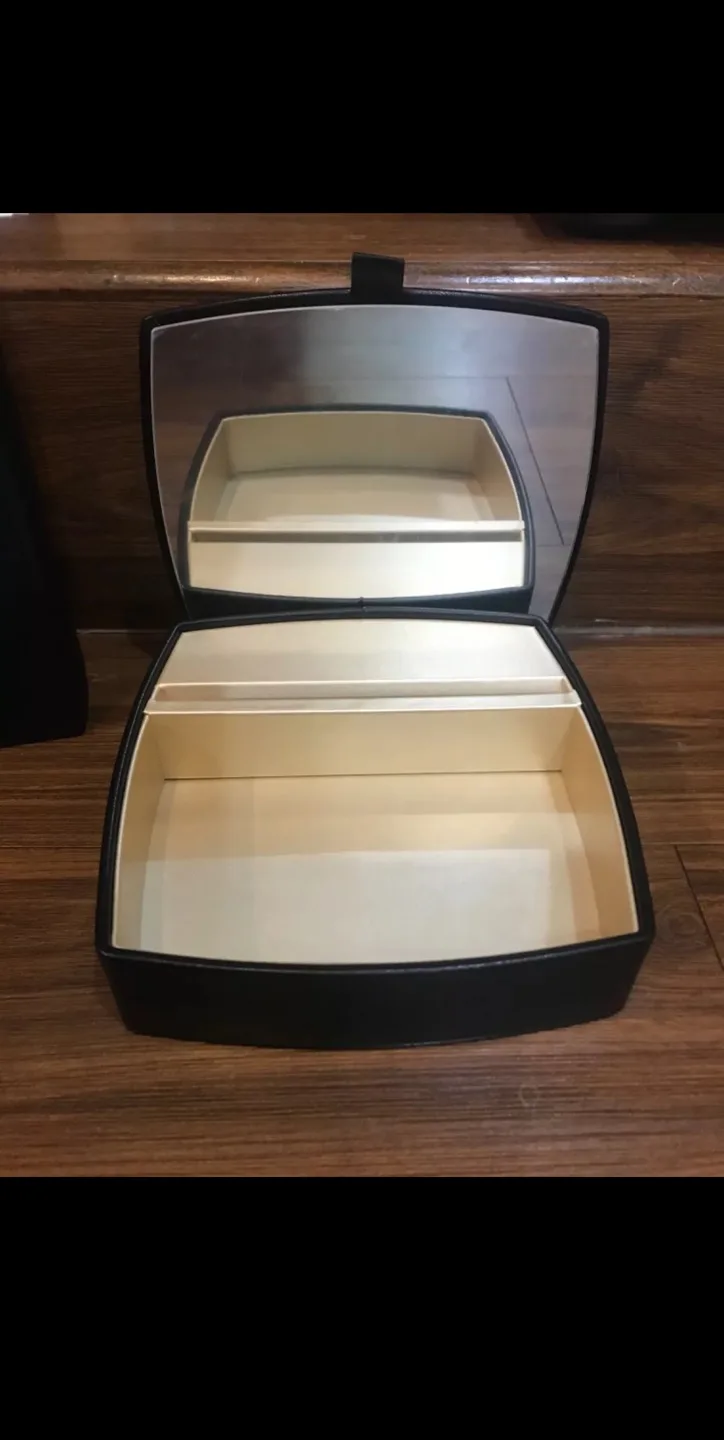 Chanel Sublimage Beauty Case with mirror image indicator(3)