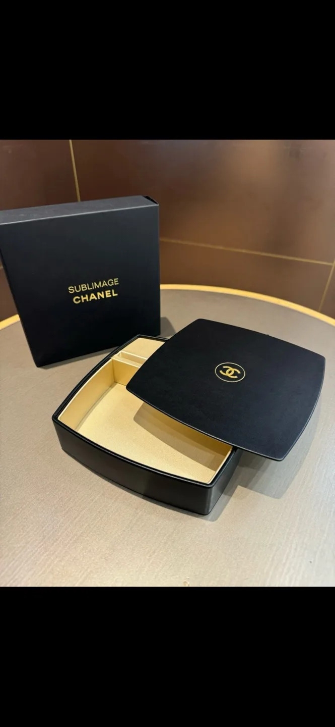 Chanel Sublimage Beauty Case with mirror image indicator(7)