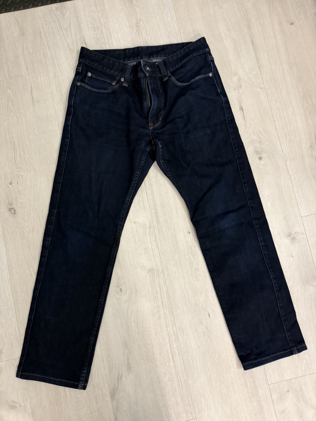 Men's UNIQLO Dark Wash Jeans - Size 31 (79cm)