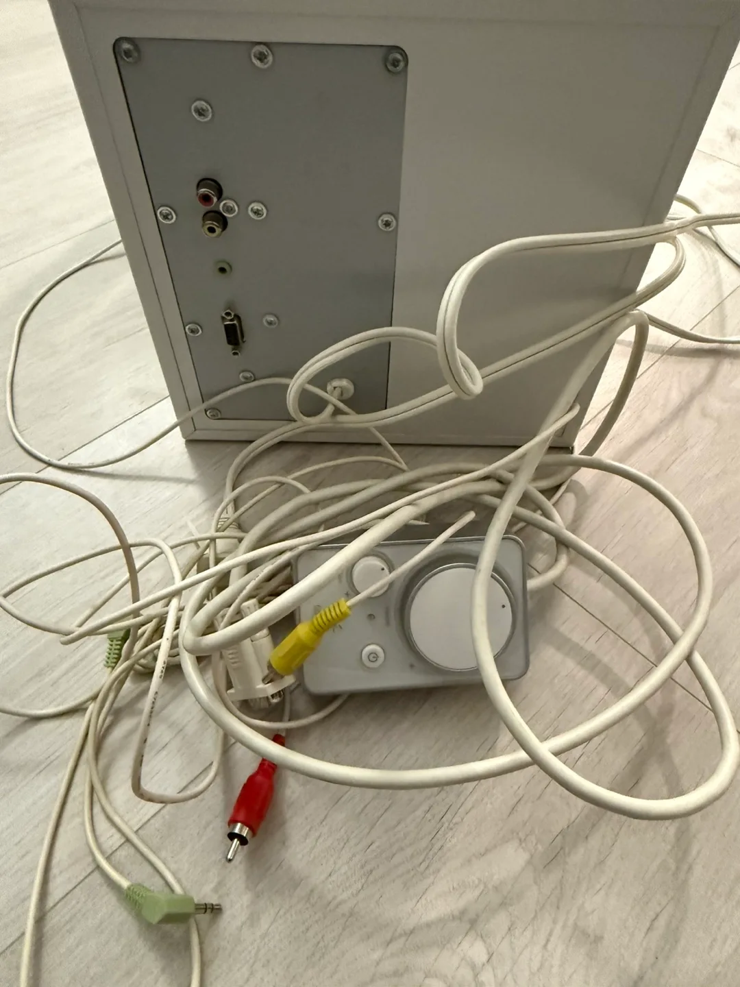 Logitech Z4 2.1 Speaker System image indicator(4)