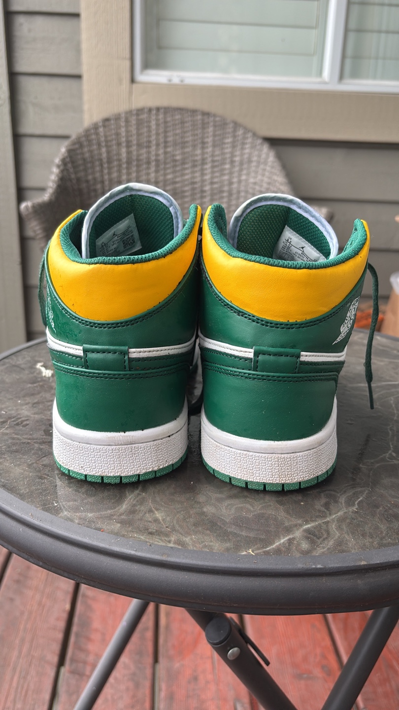 Air Jordan 1 Mid - photo 4