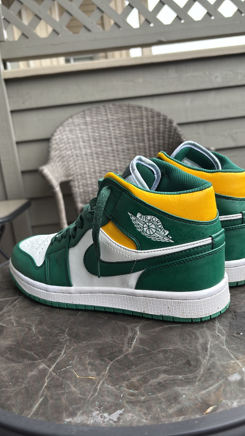 Air Jordan 1 Mid