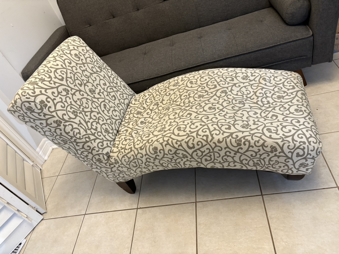 Elegant Chaise Lounge - white and Grey Floral Pattern - photo 4