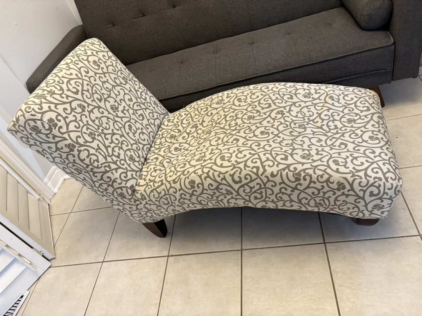 Elegant Chaise Lounge - white and Grey Floral Pattern - photo 5