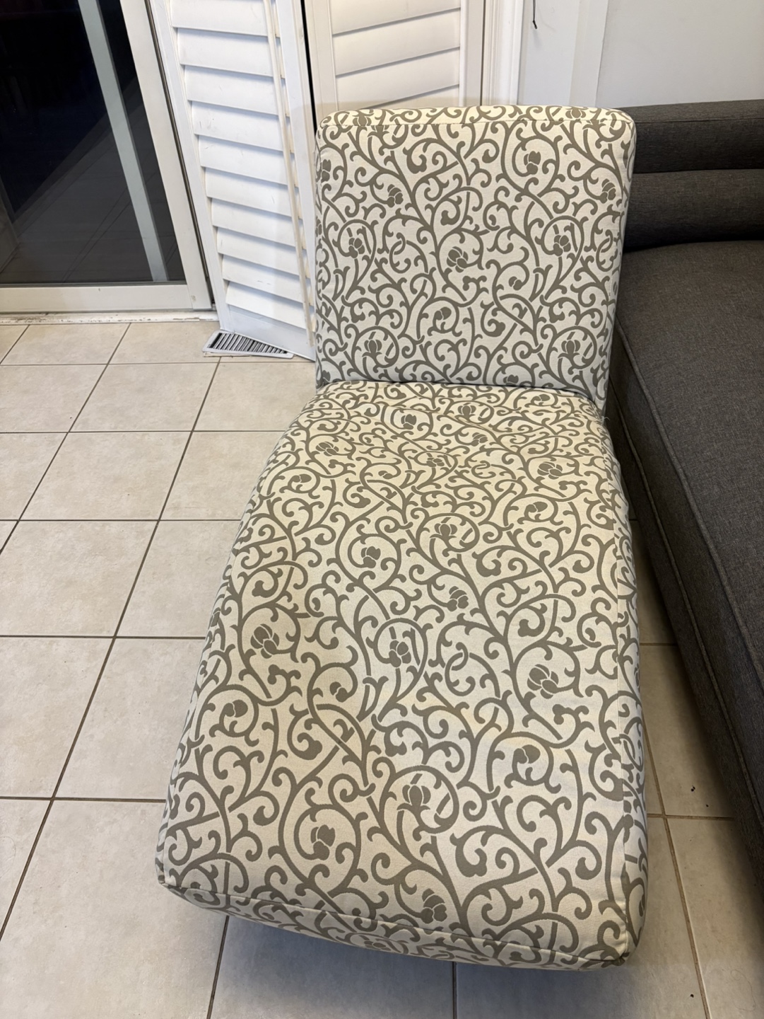 Elegant Chaise Lounge - white and Grey Floral Pattern - photo 2