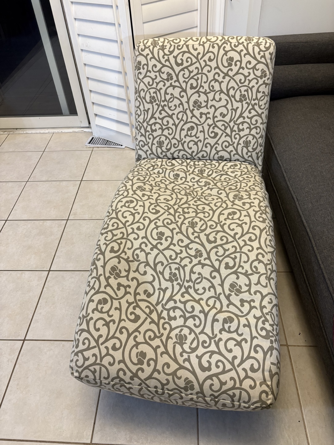 Elegant Chaise Lounge - white and Grey Floral Pattern