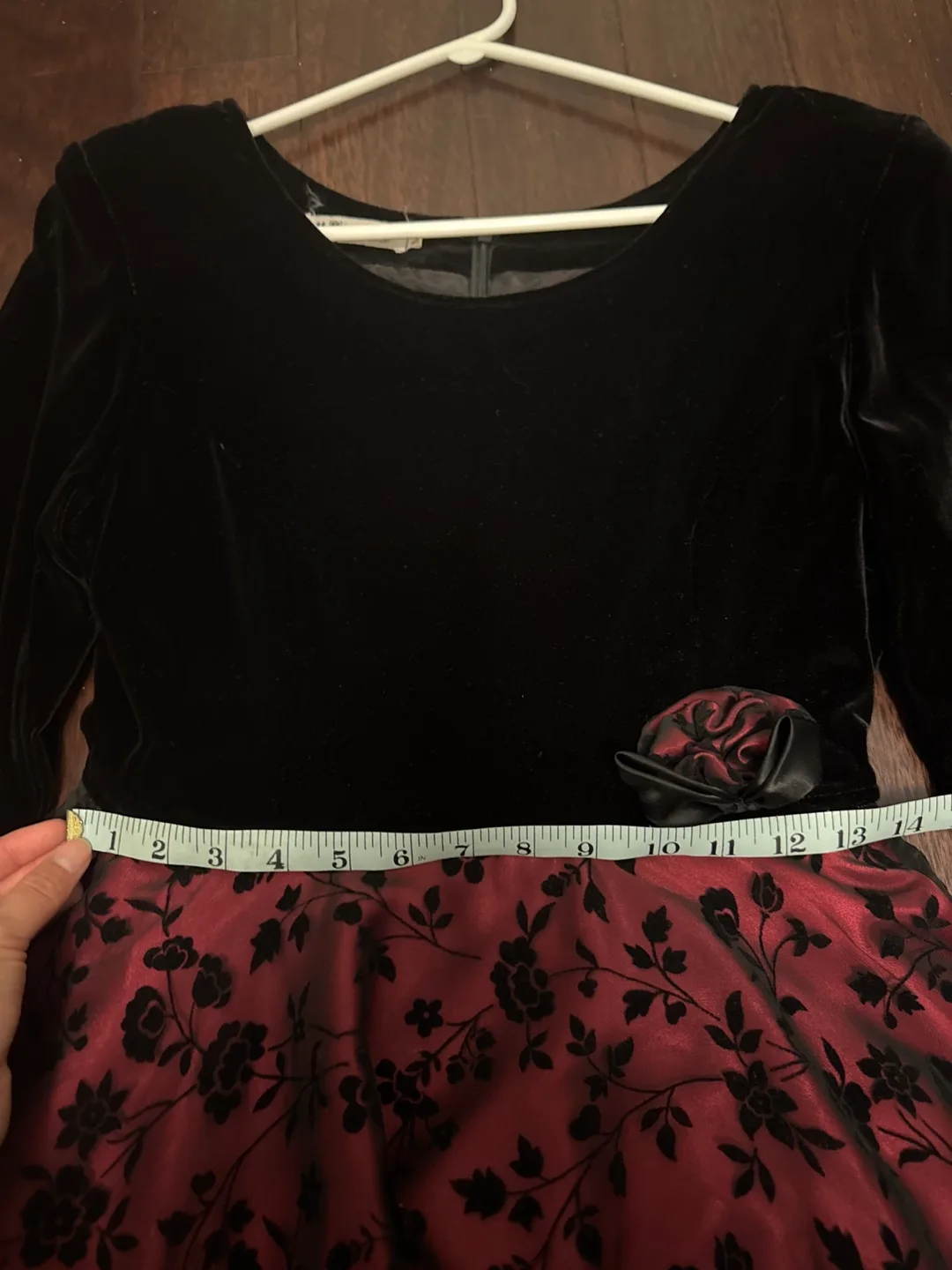 Velvet Black and Red Rose Dress 💚 image indicator(8)