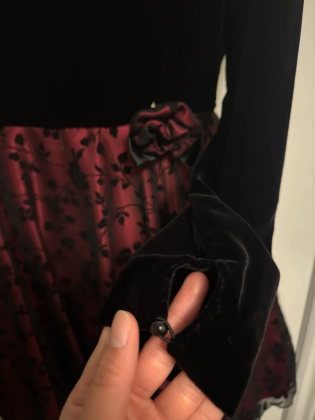 Velvet Black and Red Rose Dress 💚 image indicator(4)
