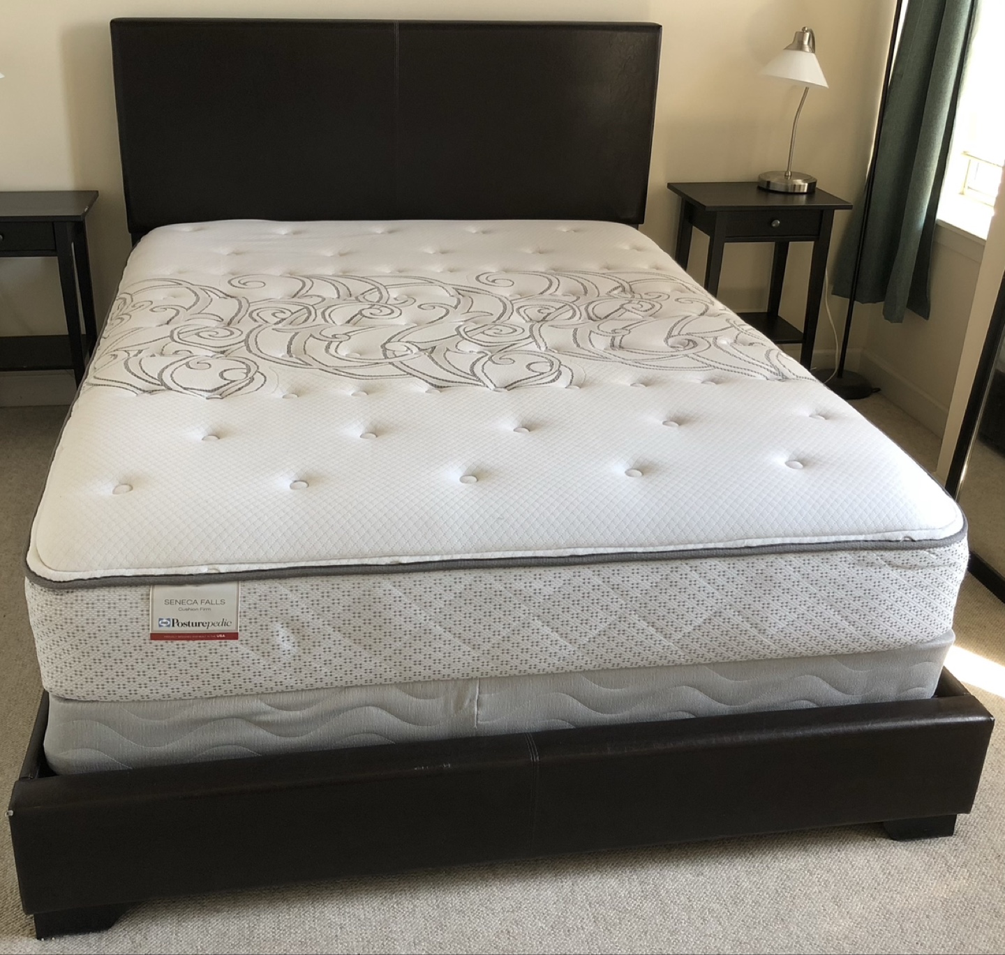 Like new Queen size Mattress - photo 2