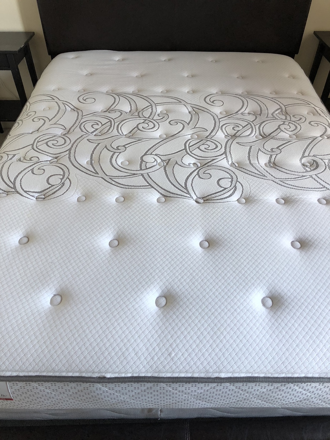 Like new Queen size Mattress - photo 4