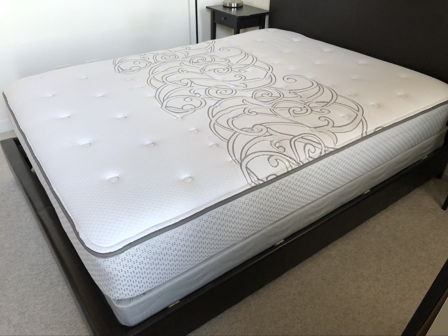 Like new Queen size Mattress