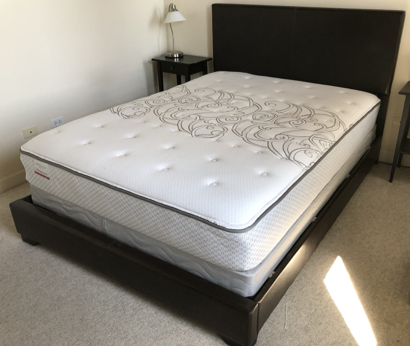 Like new Queen size Mattress - photo 3