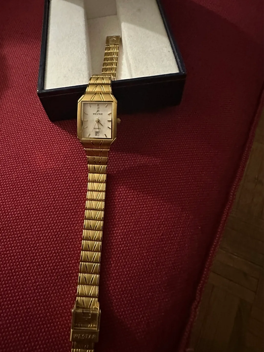 Westar Gold Tone Quartz Watch image indicator(3)