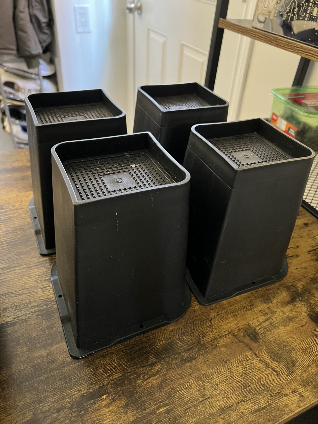 Set of four black plastic furniture risers 💚