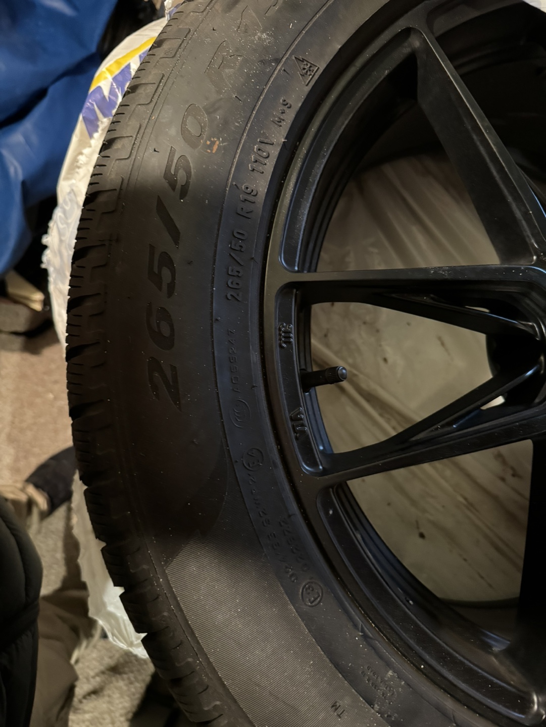 Set of 4 Pirelli scorpion winter tires and rims - photo 3