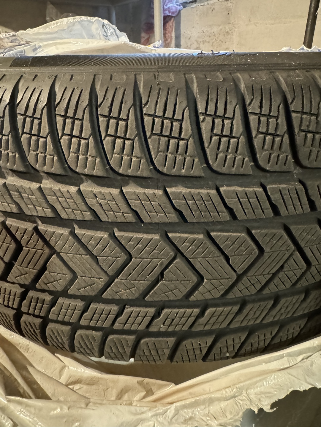 Set of 4 Pirelli scorpion winter tires and rims - photo 5