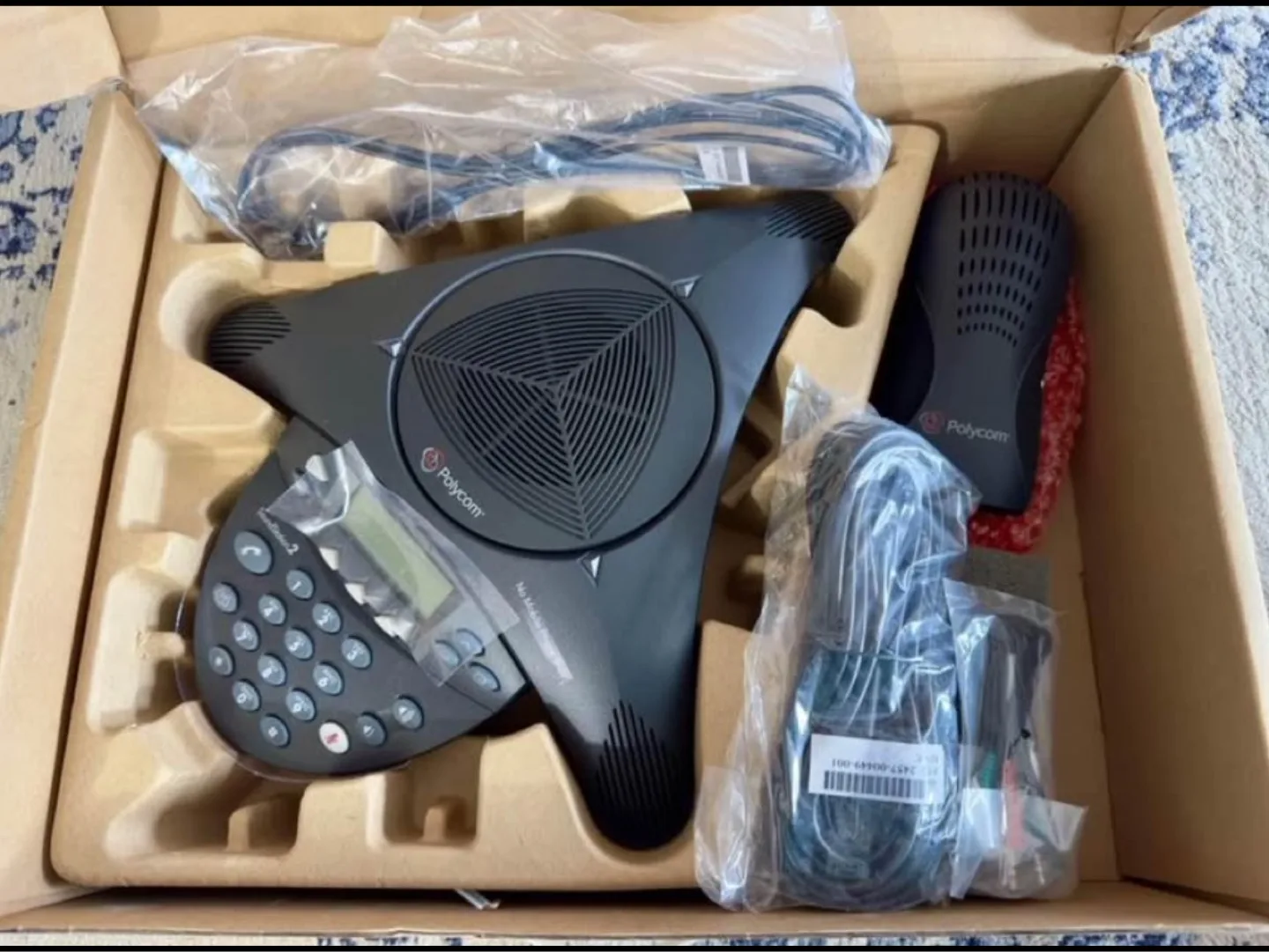 BRAND NEW IN BOX Polycom SoundStation2 Conference Phone 💚 image indicator(3)