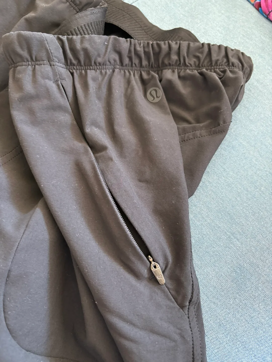 Lululemon Black Cropped Barrel-Legged Pants image indicator(4)