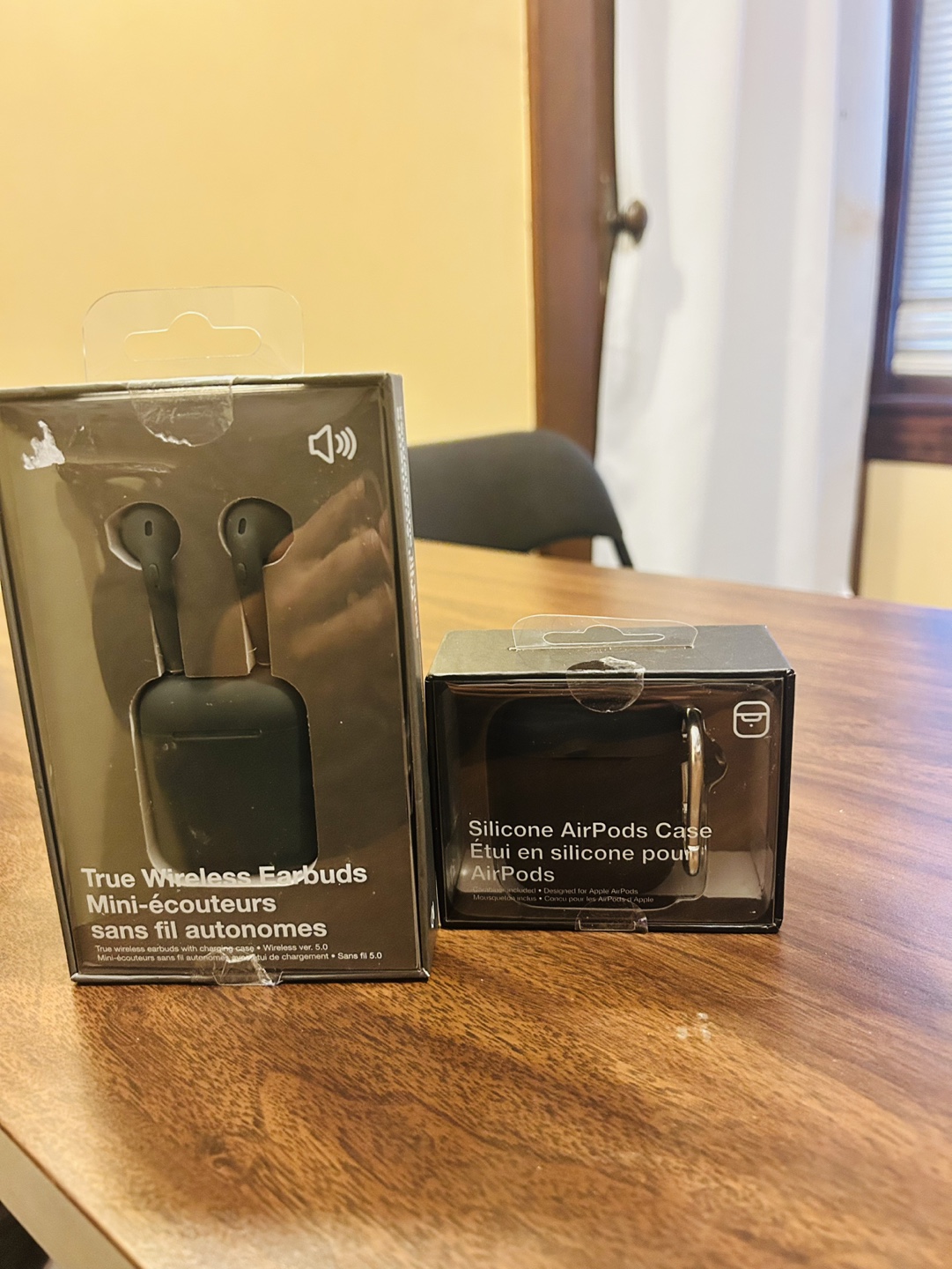 True Wireless Earbuds with Charging Case + Silicone AirPods Case