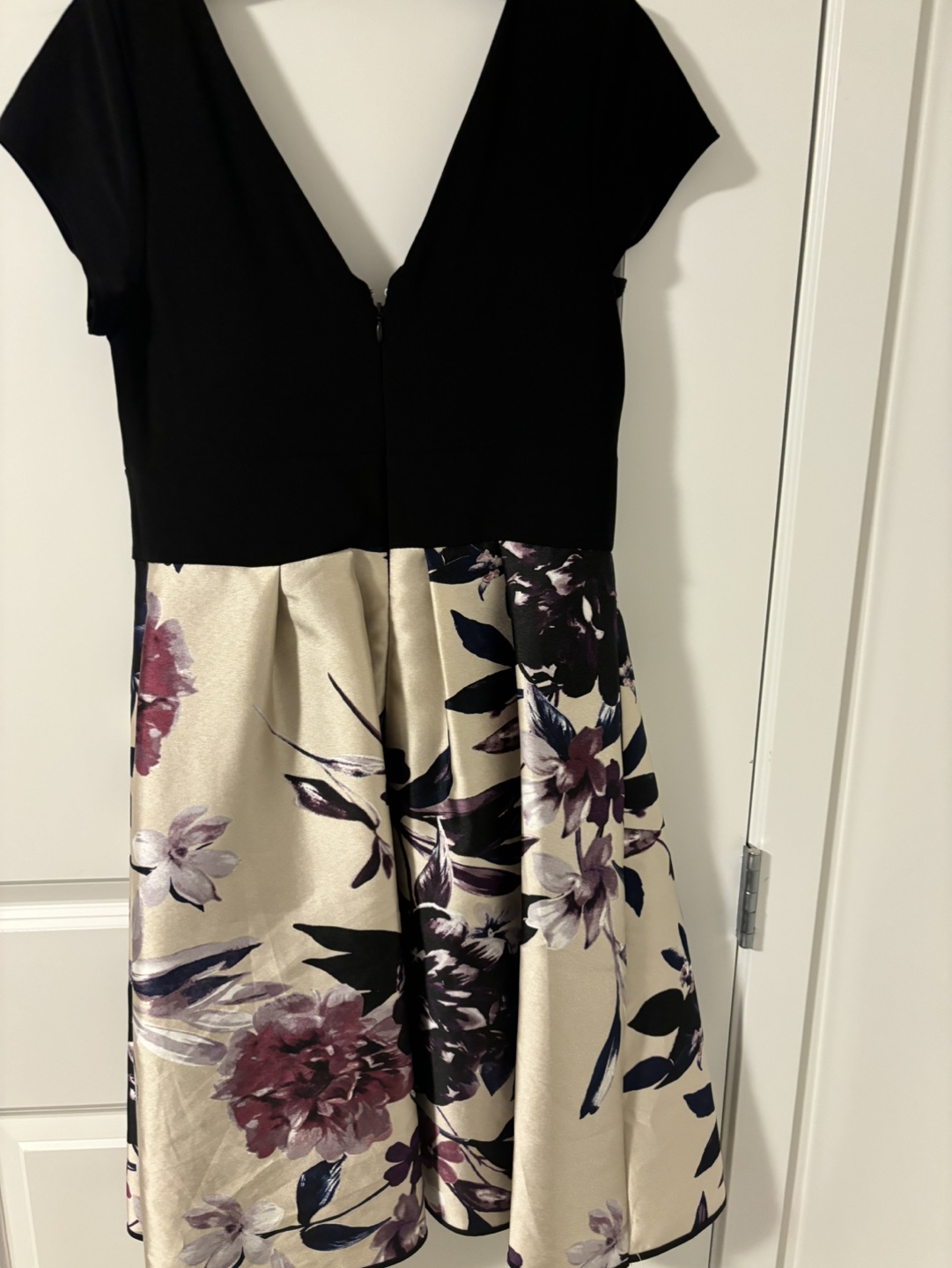 Le Chateau Floral Midi Dress, Size M - photo 2