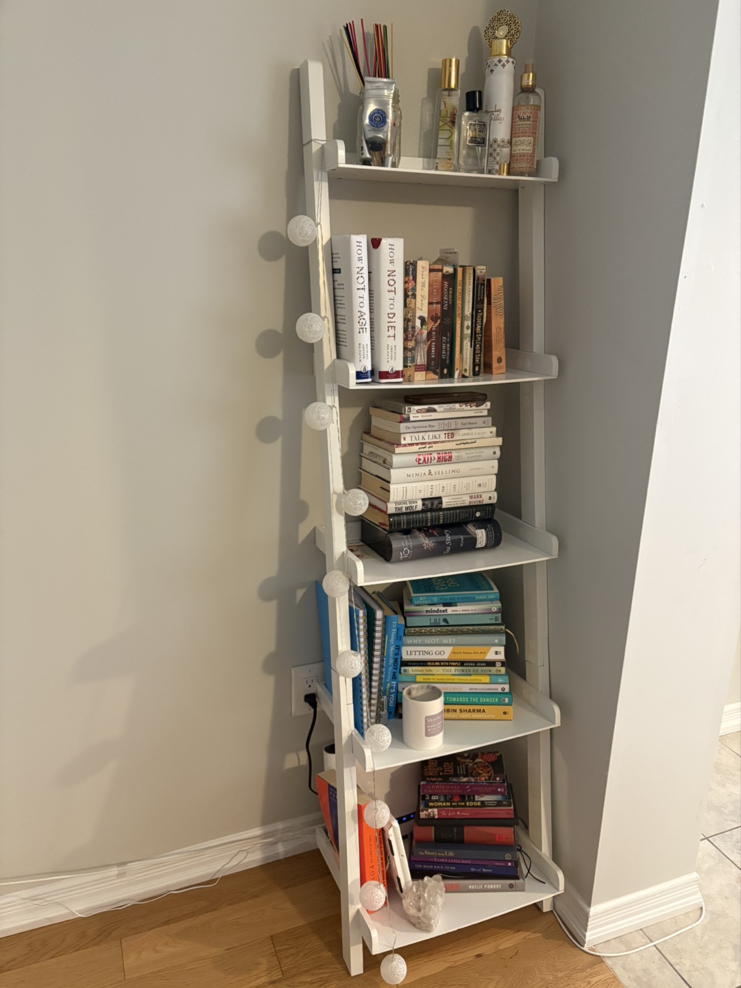 Ladder Bookshelf - Black or White - photo 2