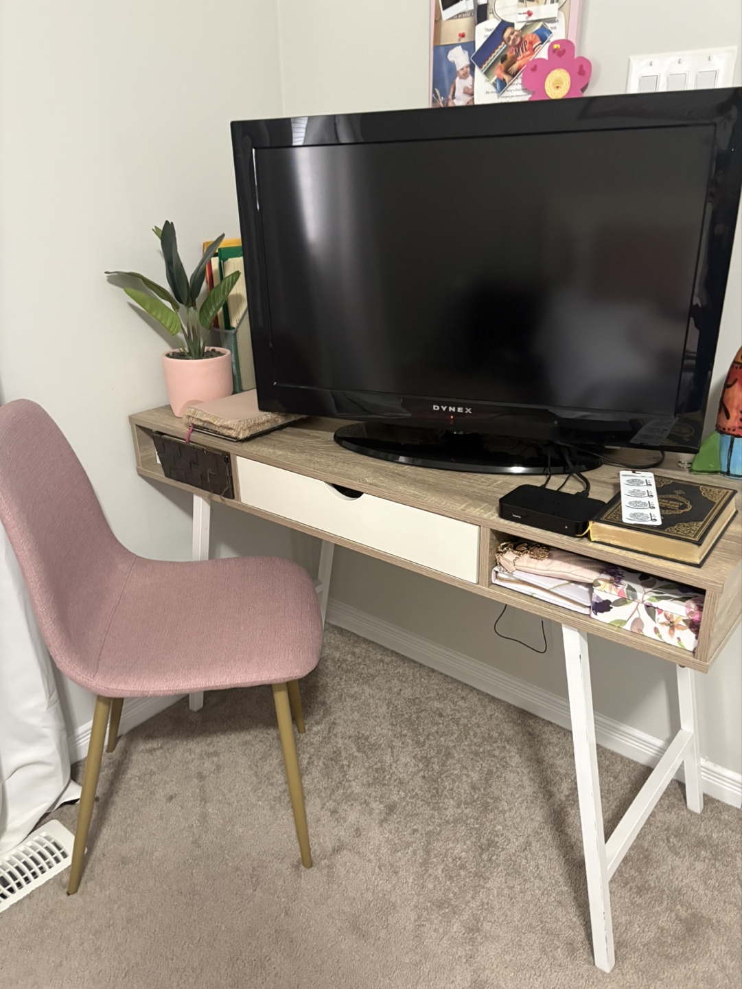 Dynex 22 inch LCD TV with Desk and Chair